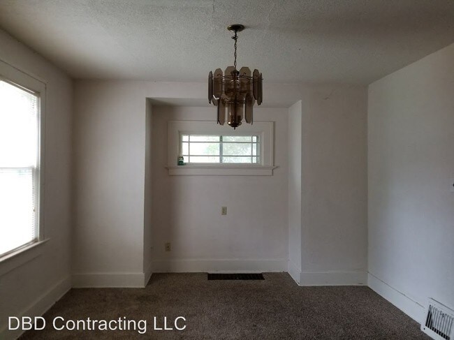 Building Photo - 3029 Plaza Dr