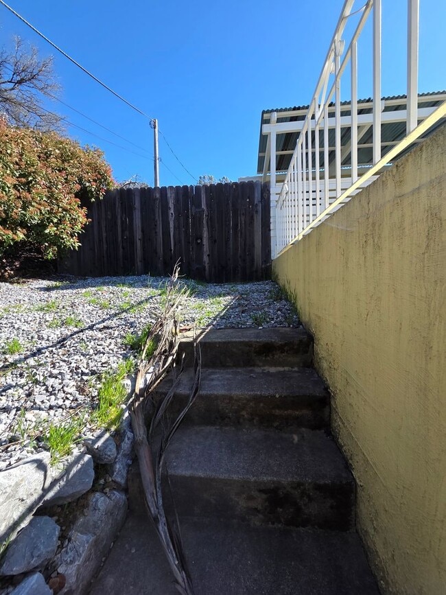 Building Photo - Home with Beautiful Views, Pool and 3 Car Garage