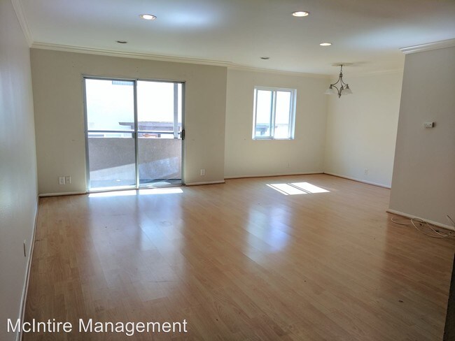 Building Photo - 515 W Doran St