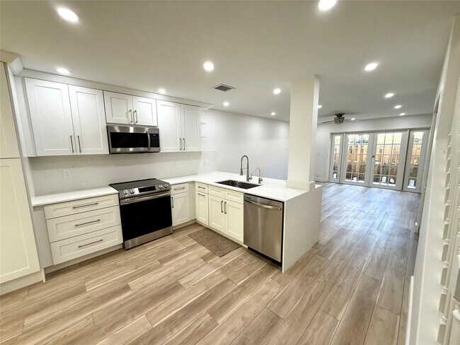 Foto del edificio - 4525 Bougainvilla Dr