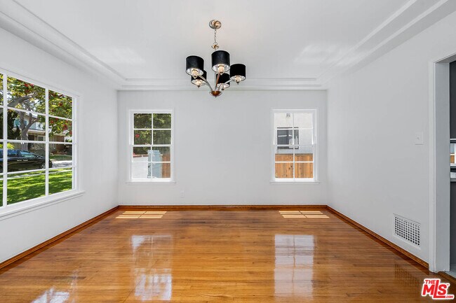 Foto del edificio - 311 Whiting St
