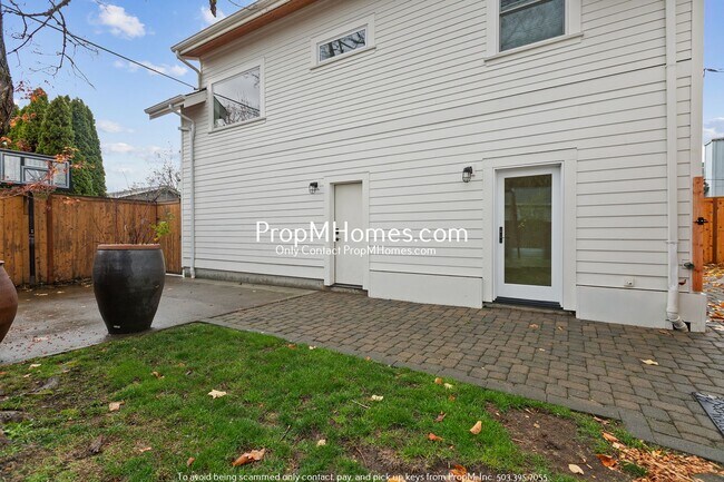 Building Photo - 3915 SE 68th Ave
