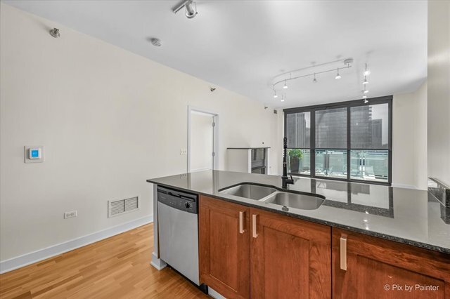 Foto del edificio - 744 N Clark St