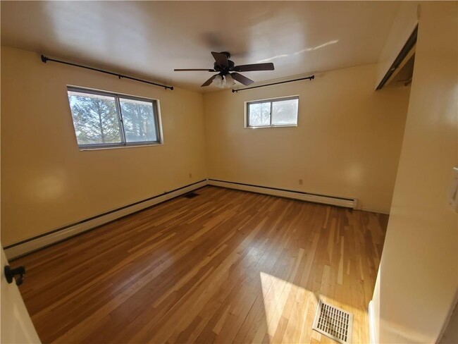 Building Photo - 1504 Ridgeview Dr