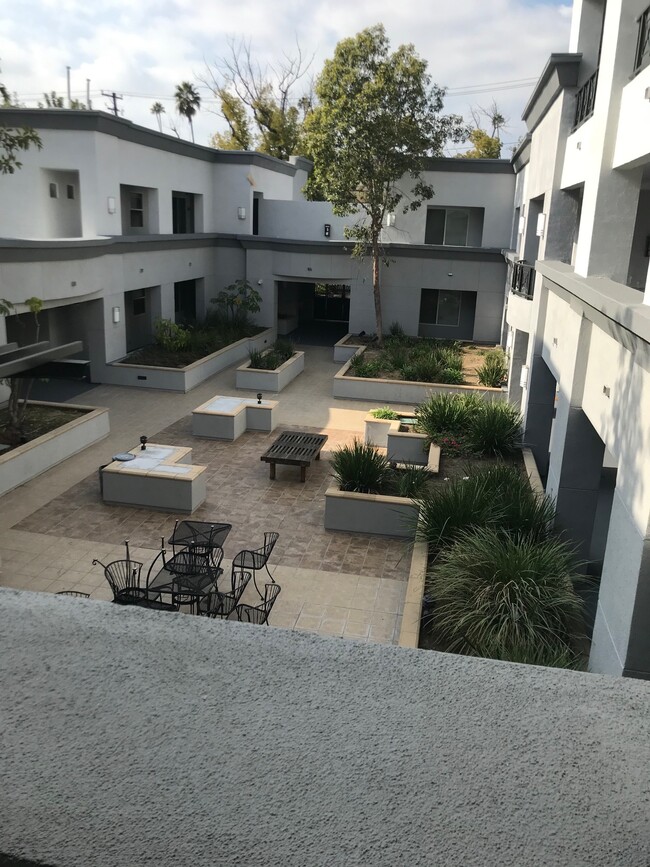 Foto del edificio - 168 N Wilson Ave