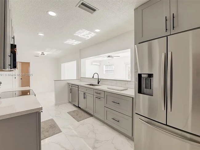 Building Photo - 5030 NW 41st Ct