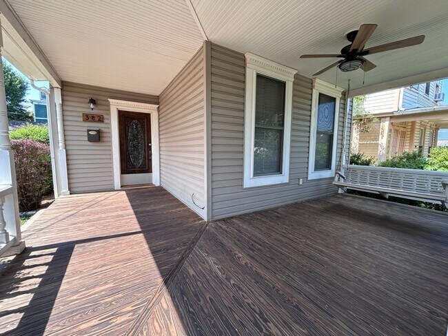 Building Photo - Spacious 3 BR in Old SW, close to Highland...