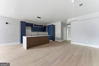 Building Photo - 1409 Northwest Dr NW