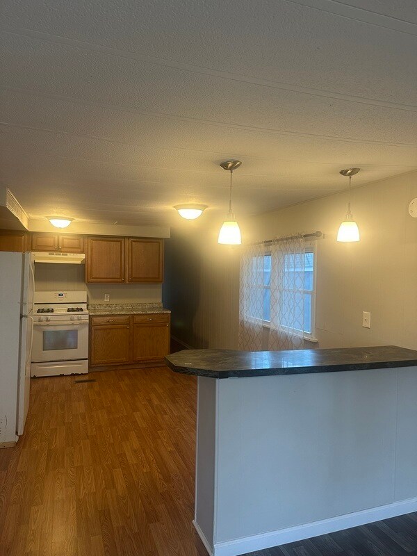 Foto del edificio - 134 Lakeside Ave
