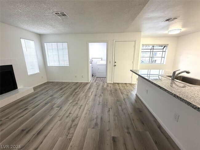 Building Photo - 2724 Aarondavid Dr