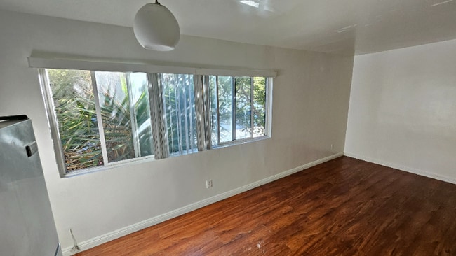 Foto del edificio - 933 S Gramercy Dr