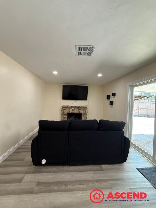 Foto del edificio - Charming 3 Bedroom / 2 Bath Home + Additional Office