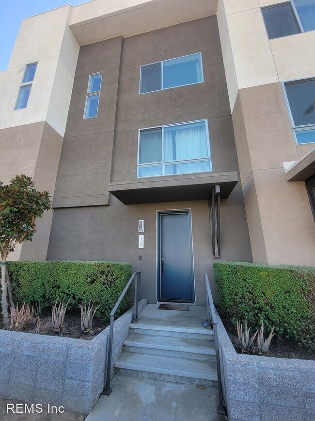 Building Photo - 2 br, 2.5 bath House - 319 Mission Rd