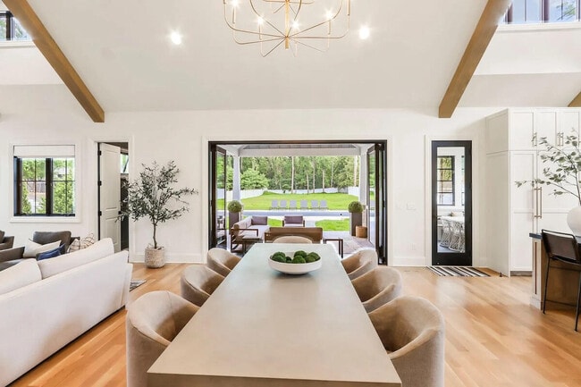 Building Photo - 1229 W Main St