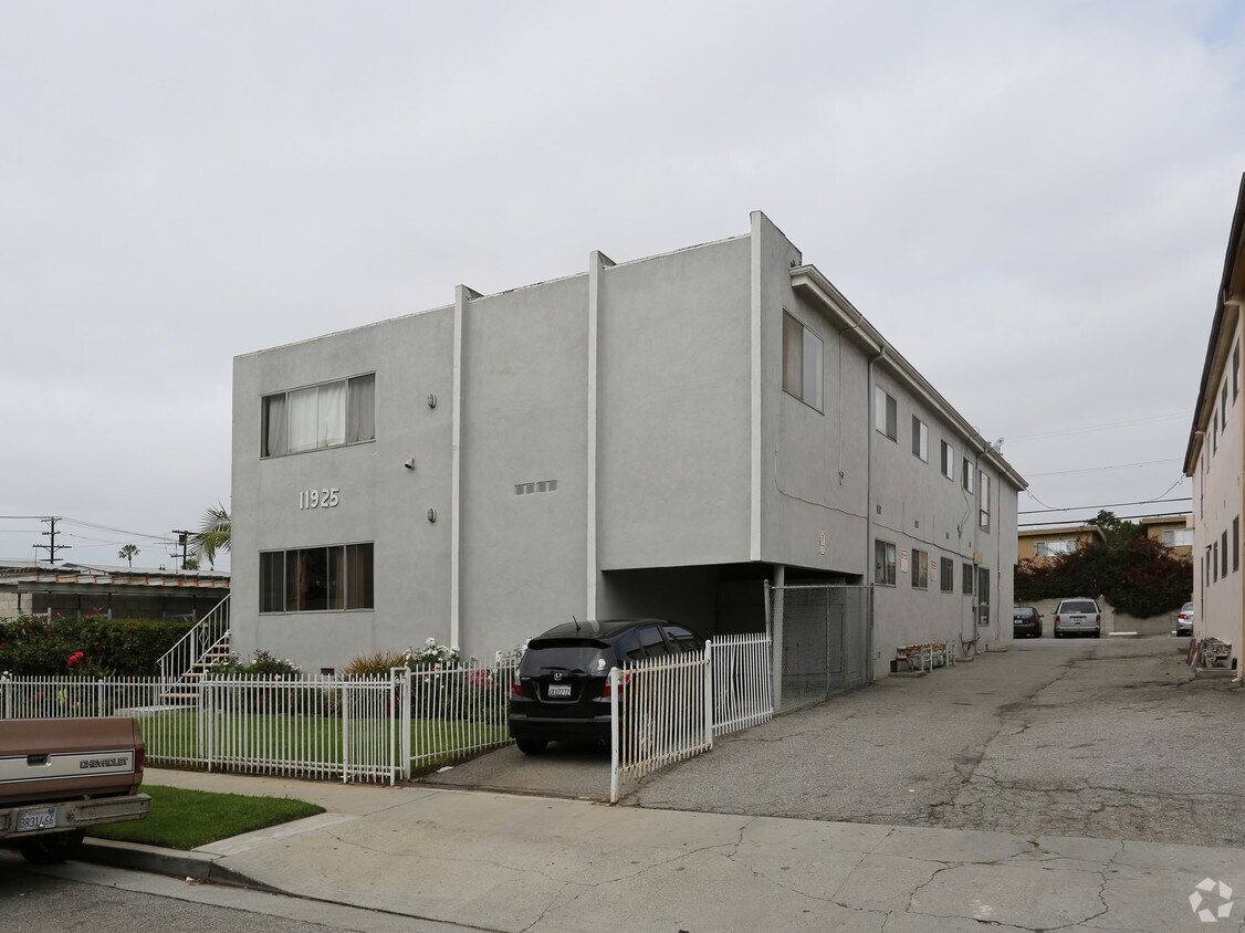 Primary Photo - 11925 Courtleigh Dr