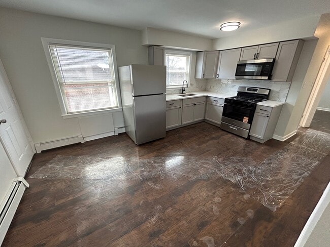 Building Photo - 7810 S Escanaba Ave