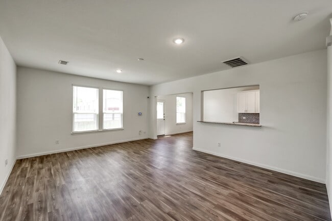 Building Photo - 7314 Madison Cmns Ln