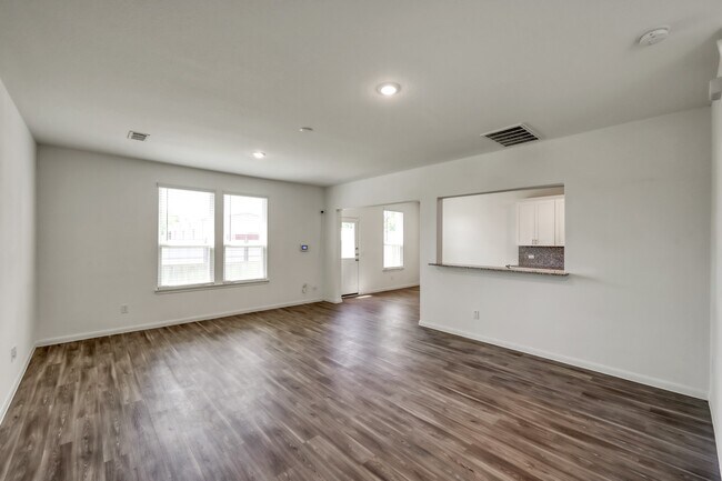 Foto del edificio - 7314 Madison Cmns Ln