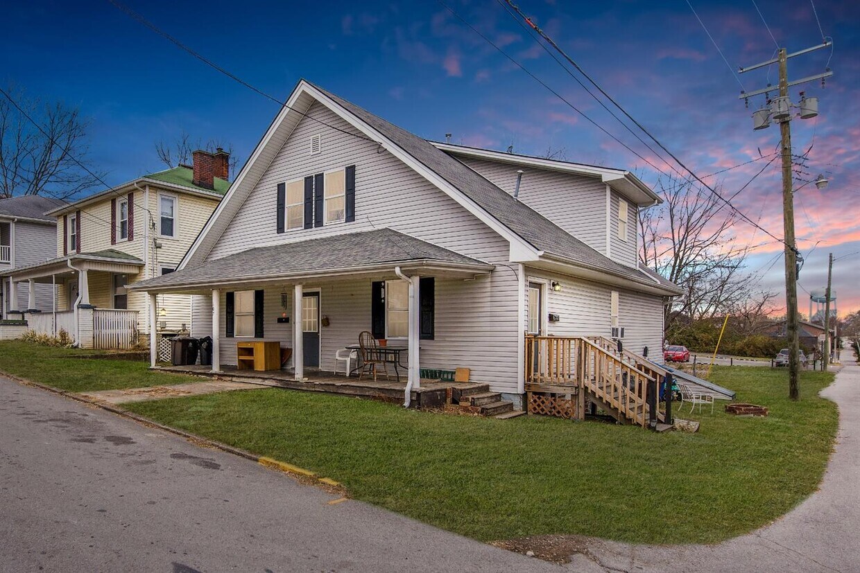 Primary Photo - 107 E Hickman St