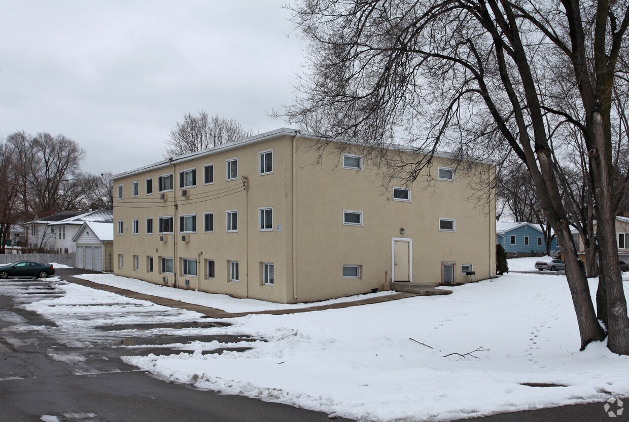 Foto del edificio - 5240 Drew Ave N