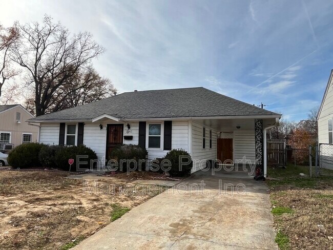 Building Photo - 2047 Warren St