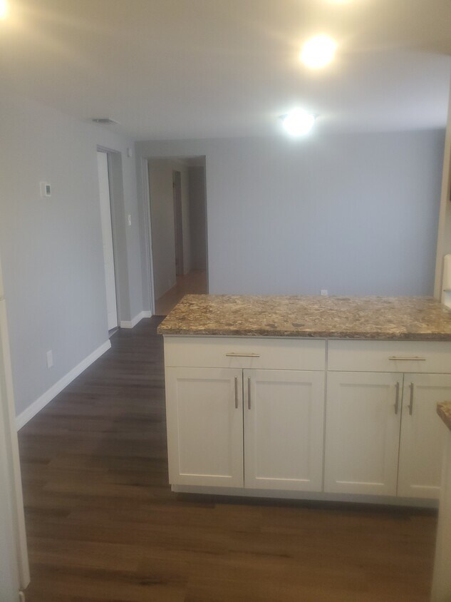 Foto principal - 3310 Jackson St N