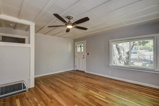 Foto del edificio - 219 S Penn Ave