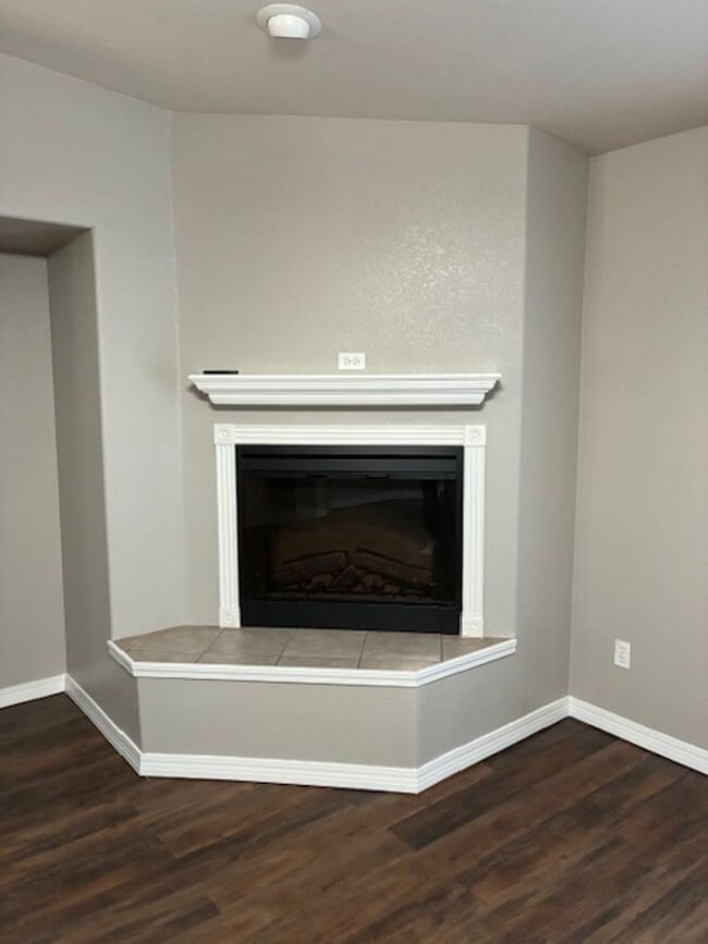 Building Photo - 2104 Hali Ln