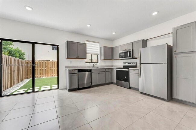 Foto del edificio - 450 NE 13th St
