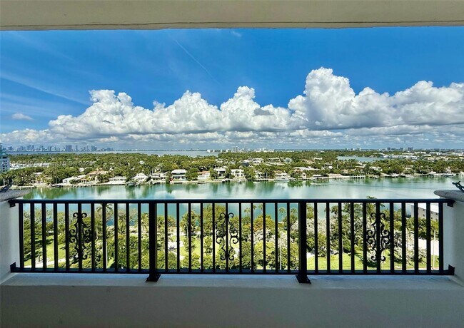 Building Photo - 6422 Collins Ave