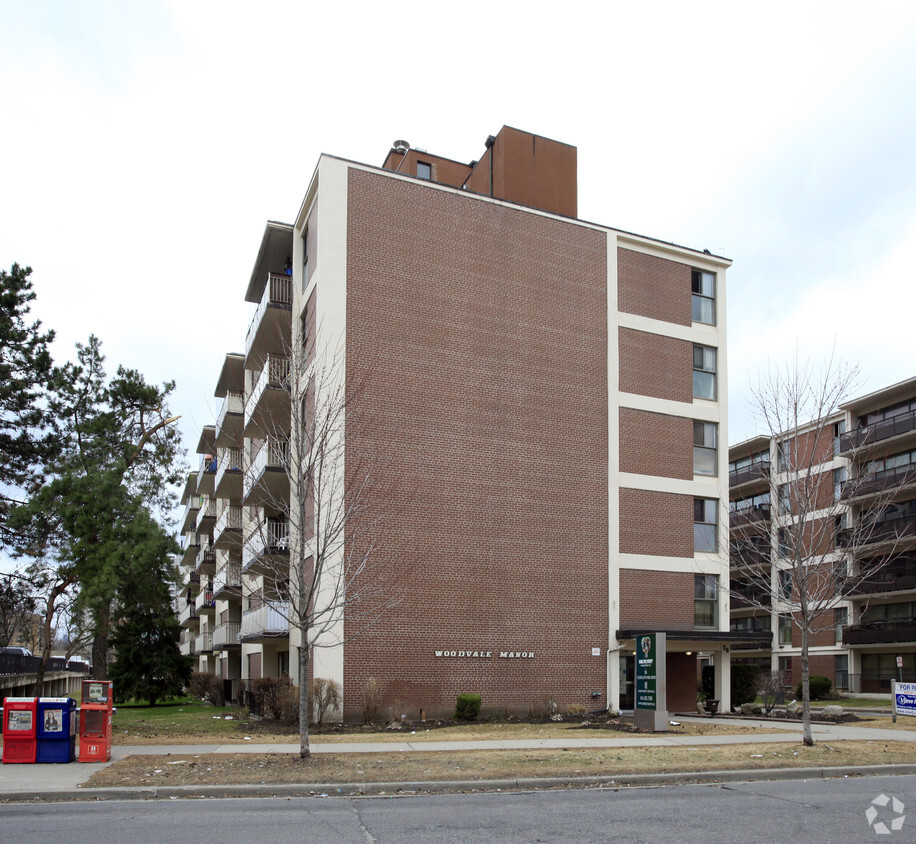 Building Photo - 56 Thorncliffe Park Dr