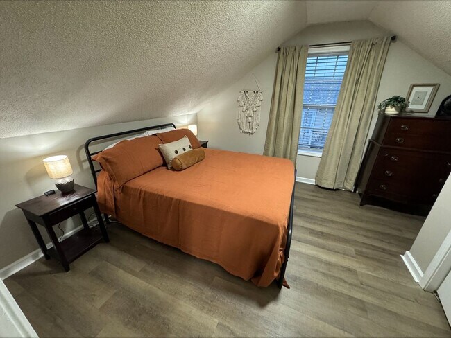 Foto del edificio - 913 Bagwell Dr