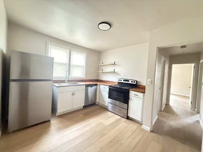 Foto del edificio - Updated 2BR/1BA in the Heart of Fountain City, Modern Finishes & Everyday Convenience!