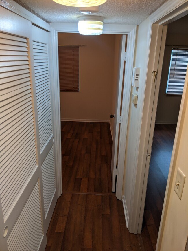 Building Photo - 1607 Cedarview Ct