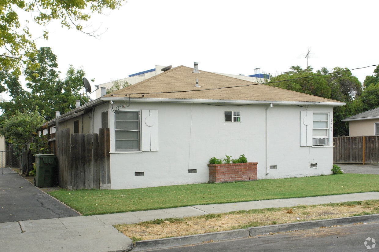Building Photo - 2255 Avila Ave
