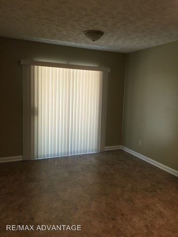 Foto del edificio - 5912 Summerglen Ln