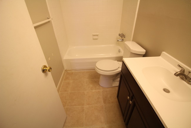 Building Photo - Nice one bedroom of the Greenbelt high way