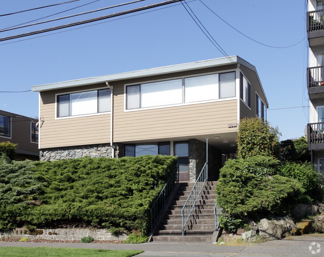 Primary Photo - 2031 43rd Ave E