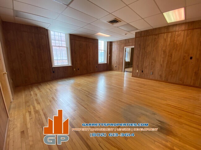 Building Photo - 446 Railroad St