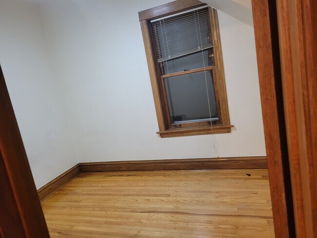 1st bedroom - 3840 N Damen Ave