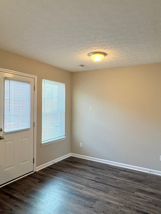 Foto del edificio - 1956 Sandra St