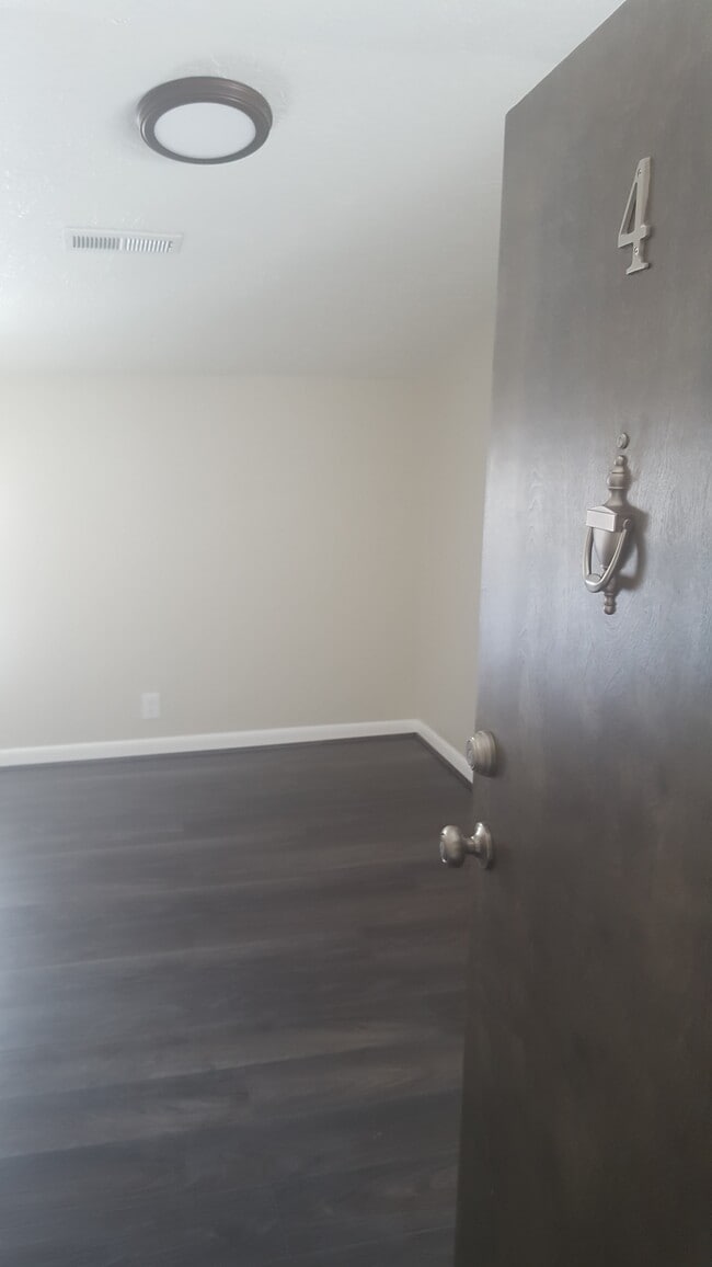 Building Photo - 6th Street, LLC