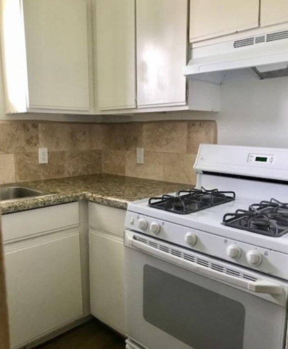Kitchen - 14302 Laredo St