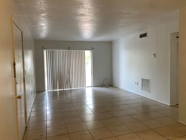 Building Photo - 431 Executive Center Dr