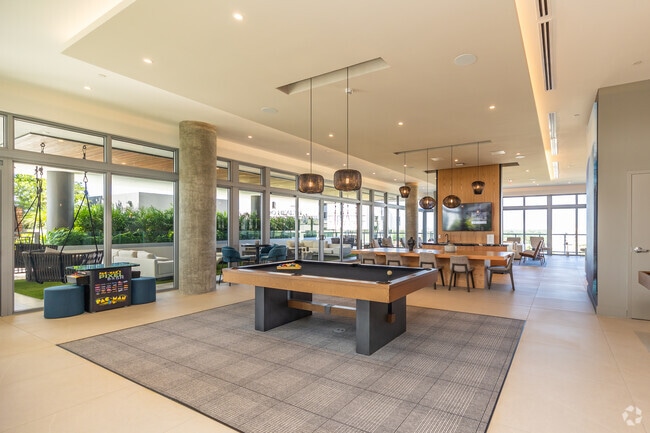 Centro de juegos y sala de videojuegos - Crest at Pinecrest