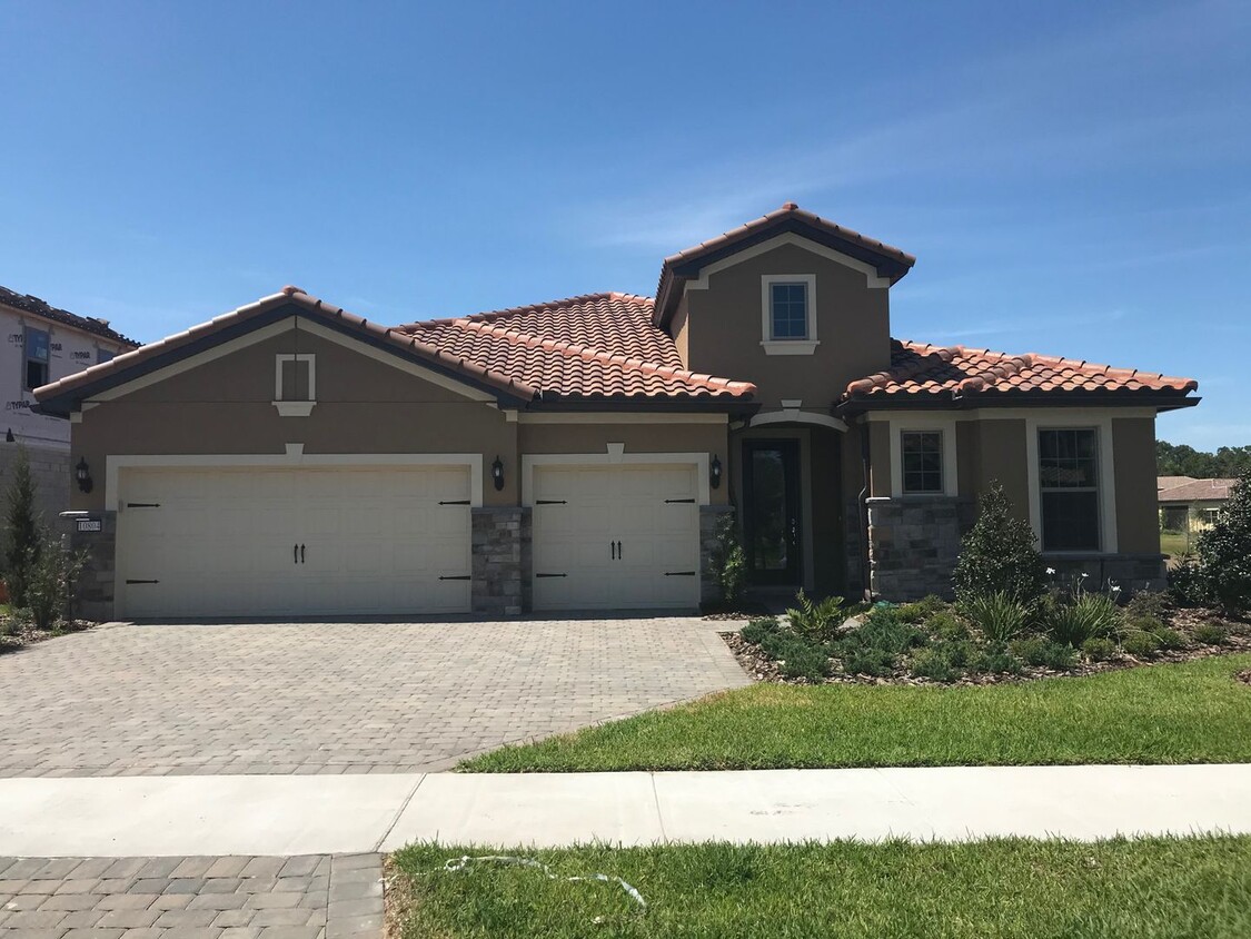 Foto principal - 3 Bedroom Home Located in Lake Nona!!