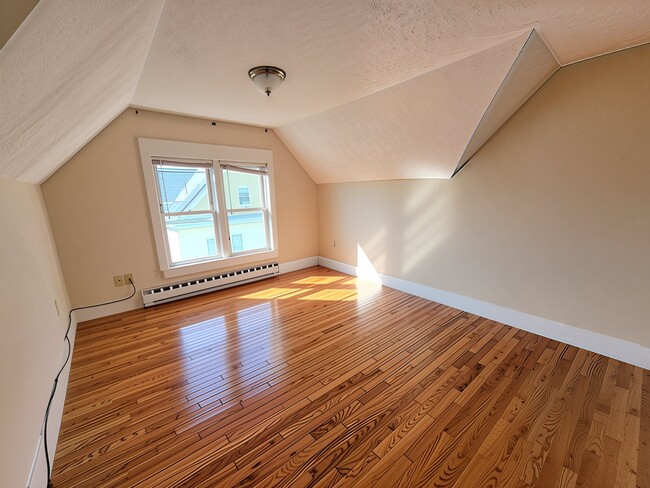 Building Photo - 10 Harvard St