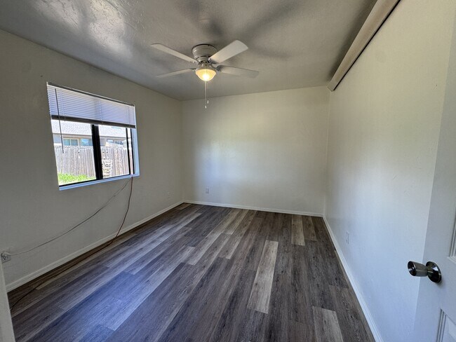 Foto del edificio - 2996 N Truwood Dr