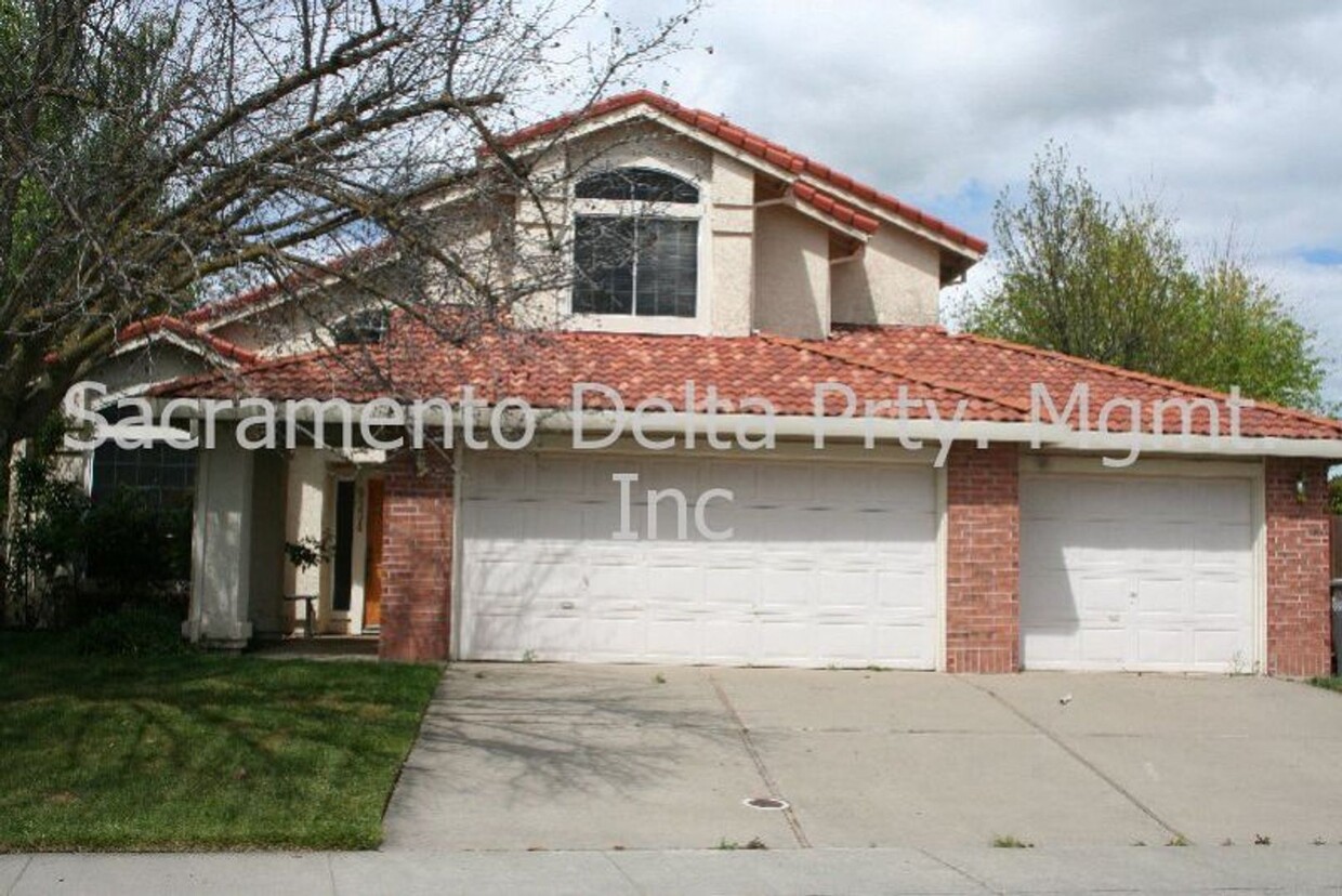 Foto principal - Spacious 4 bed/3 bath home in Elk Grove 95758