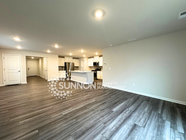 Foto del edificio - Brand-New 5-Bed Home with Basement & Flex ...